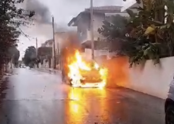 Marina di Modica, in fiamme una Ford Fiesta