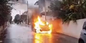 Marina di Modica, in fiamme una Ford Fiesta