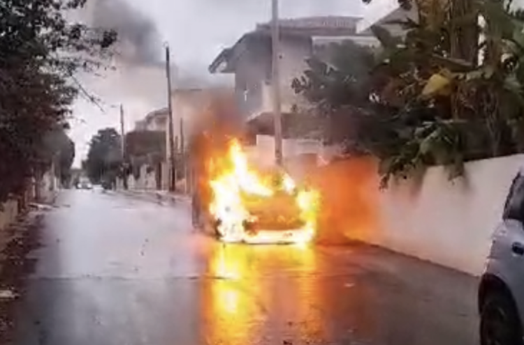 Marina di Modica, in fiamme una Ford Fiesta