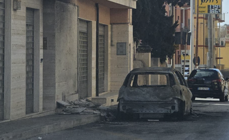 Pozzallo, tre auto incendiate sulla stessa via in meno di un mese