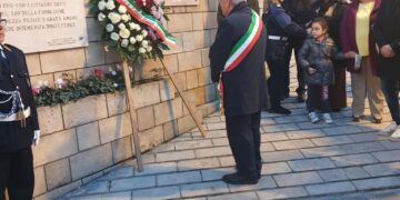 Vittoria e la strage di San Basilio, il sindaco depone una corona di fiori