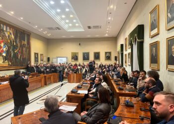 Modica, il consiglio comunale dice sì alla delibera di dissesto della giunta Monisteri