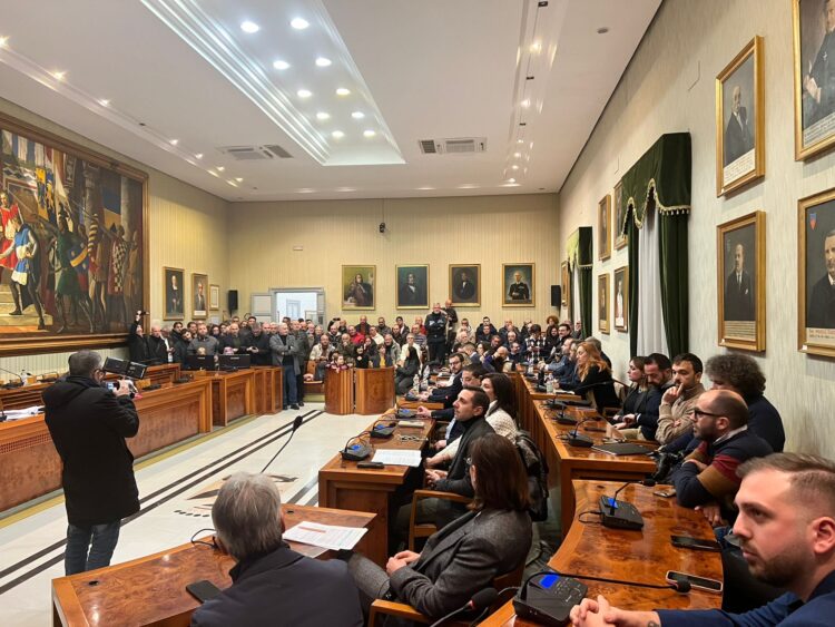 Modica, il consiglio comunale dice sì alla delibera di dissesto della giunta Monisteri