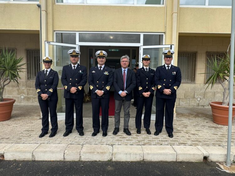 Pozzallo, il questore della provincia di Ragusa in visita alla Capitaneria di porto