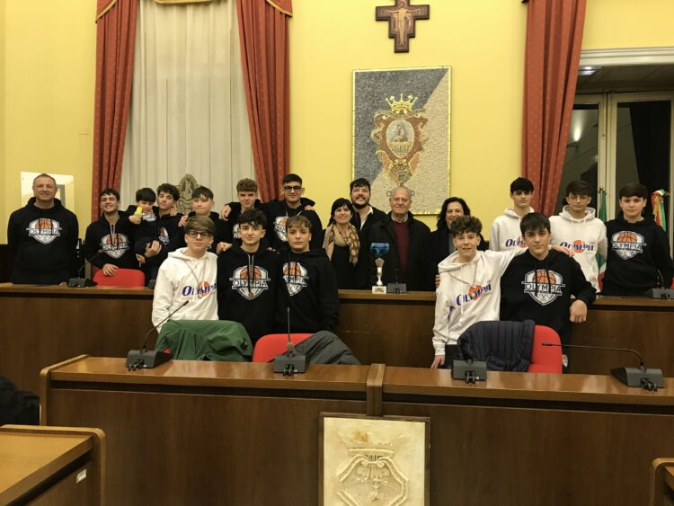 Comiso, l’U15 dell’Olympia Comiso ricevuta a palazzo di Città