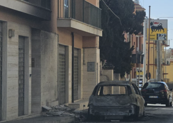 Pozzallo, auto incendiata in via Mario Rapisardi