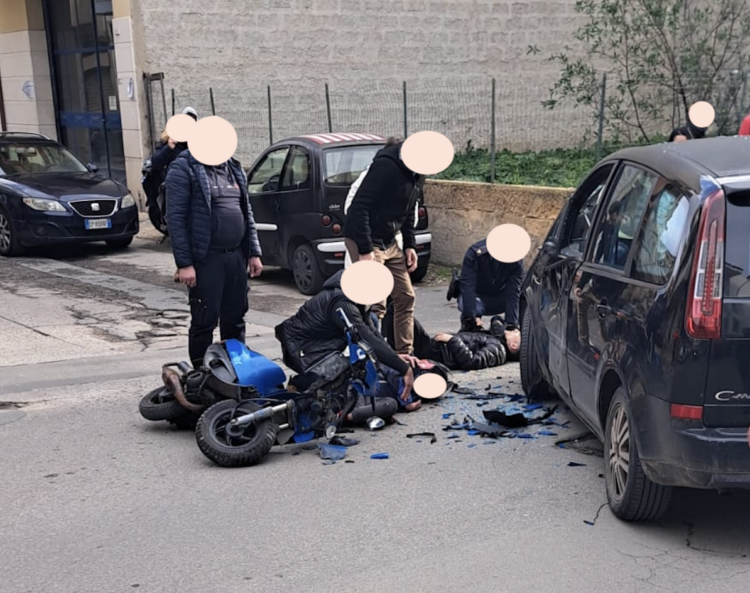 Vittoria, scorge volante della polizia e accelera per eludere il controllo: incidente contro un’auto. Minore in prognosi riservata