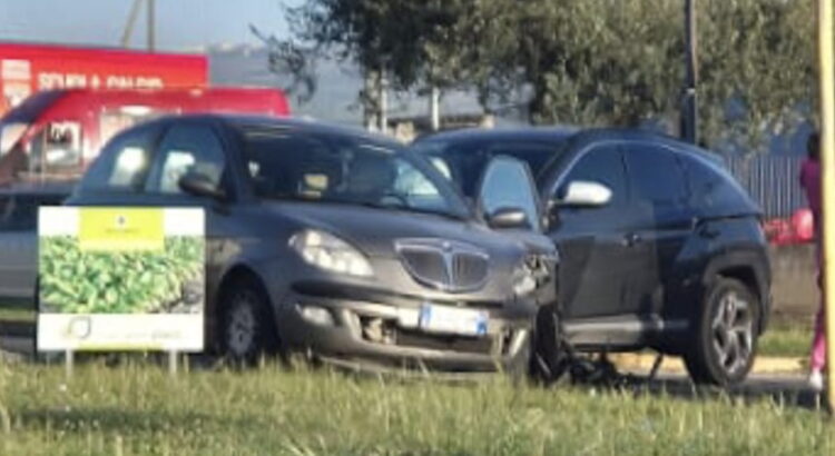 Vittoria, incidente all’ingresso della città: due feriti