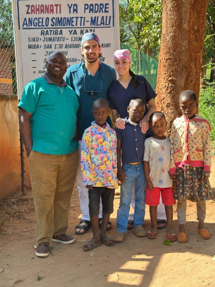 Comiso, l’odontoiatra Mario Catalano in missione sanitaria volontaria in Tanzania