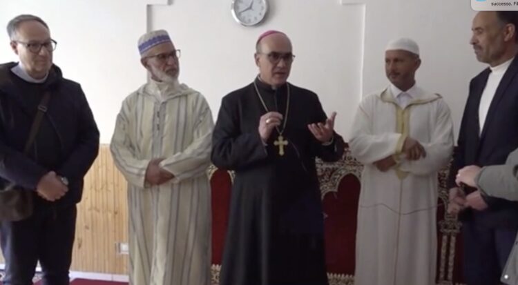 Comiso, il vescovo La Placa in visita alla moschea