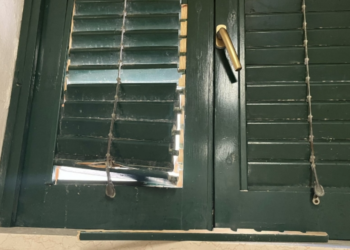 Scicli, edifici presi a sassate e bottigliate. E’ allarme