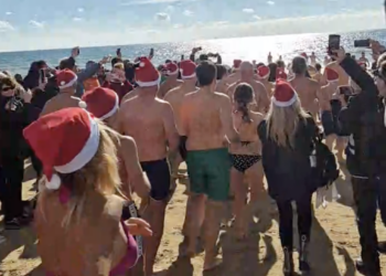 Marina di Ragusa, questa mattina c’è stato il tuffo di Capodanno
