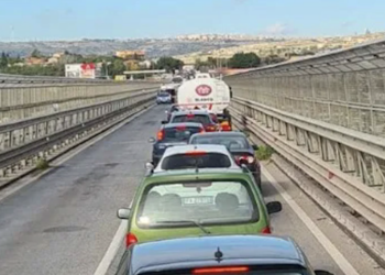 Tamponamento a catena sul ponte Guerrieri a Modica, traffico rallentato in entrambe le direzioni