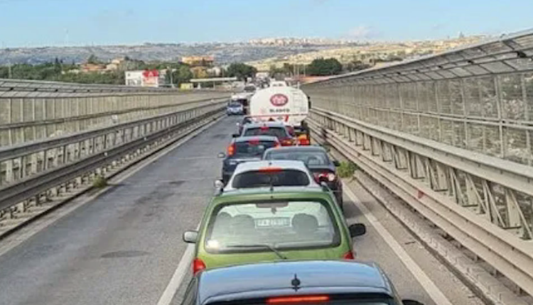 Tamponamento a catena sul ponte Guerrieri a Modica, traffico rallentato in entrambe le direzioni