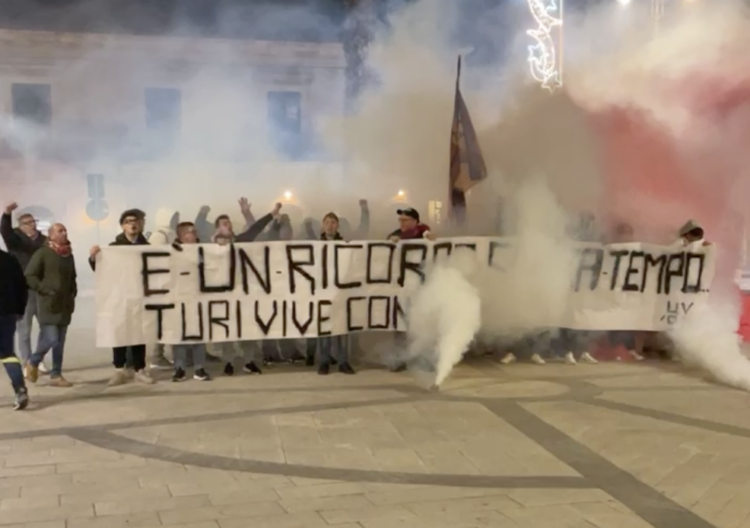 Strage di San Basilio a Vittoria, gli ultrà intonano cori in ricordo di Salvatore Ottone