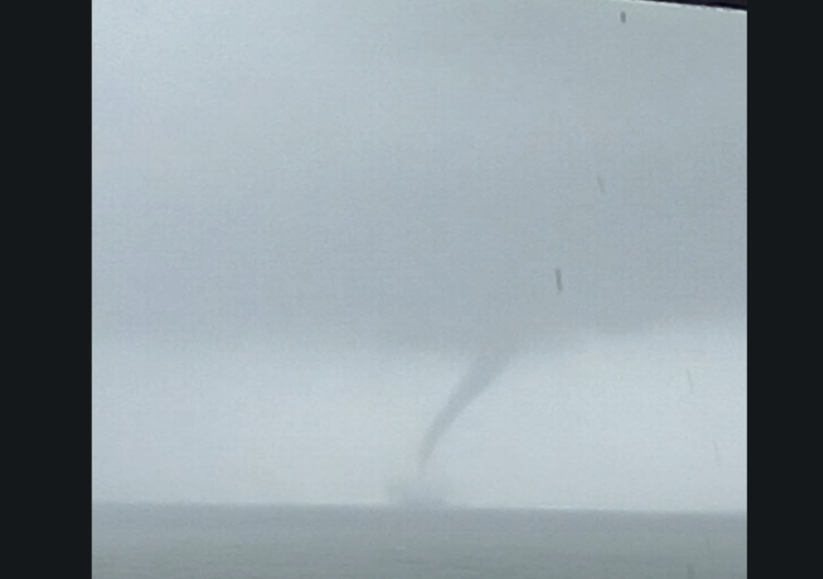 Sampieri, avvistata tromba marina