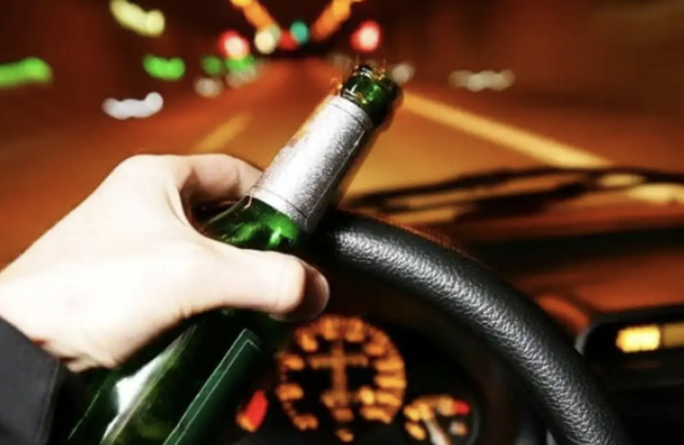 Capodanno a Ragusa, ubriaco al volante si ribalta in corso Italia