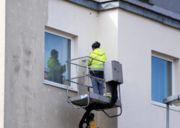 Scicli, la polizia locale salva uomo in difficoltà