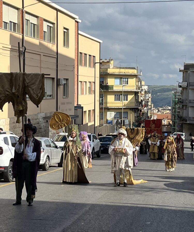 Ragusa, il corteo dei Magi e la via della cometa
