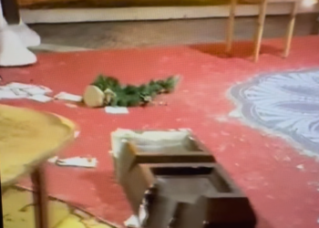 Vittoria, di male in peggio. Devastata la casa di Babbo Natale in piazza