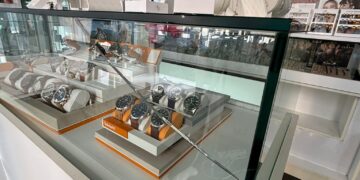 Il furto con spaccata a Vittoria, parla la titolare della gioielleria: “Ci sentiamo inermi”