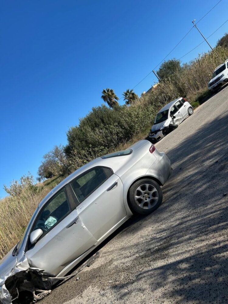 Scontro tra due auto sulla Marina di Modica-Sampieri