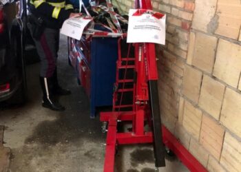 Vittoria e la presunta autofficina abusiva in centro, controlli della Polstrada