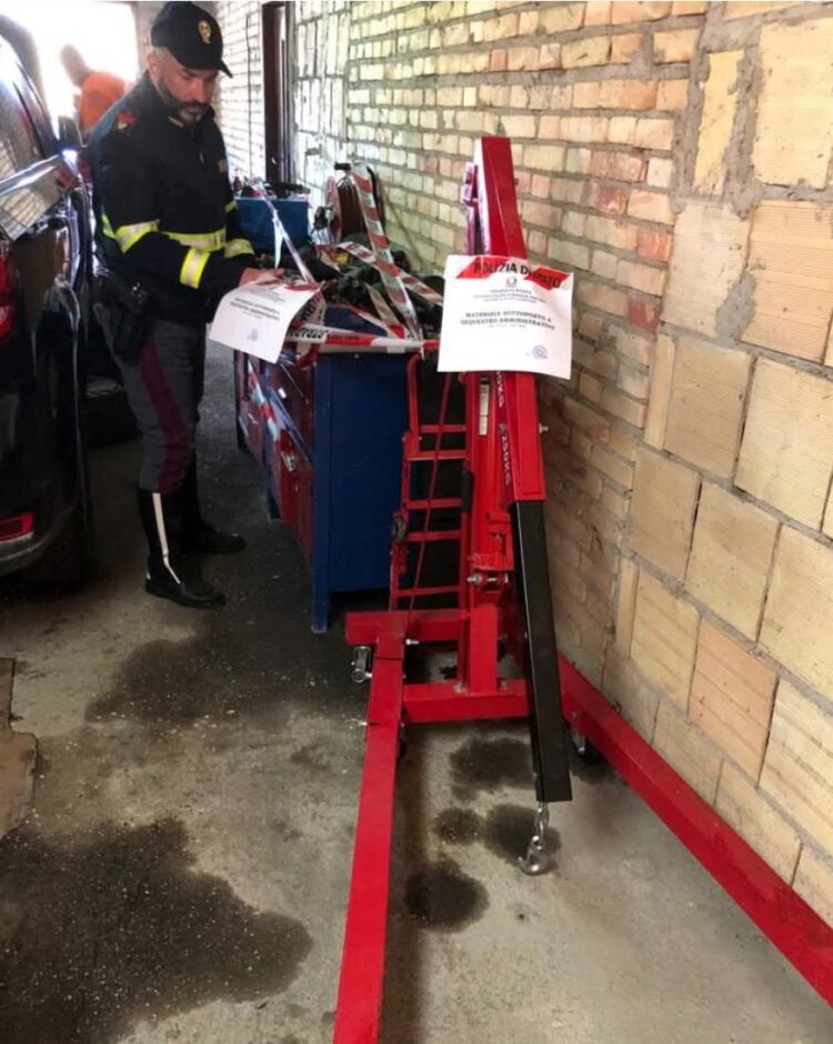 Vittoria e la presunta autofficina abusiva in centro, controlli della Polstrada