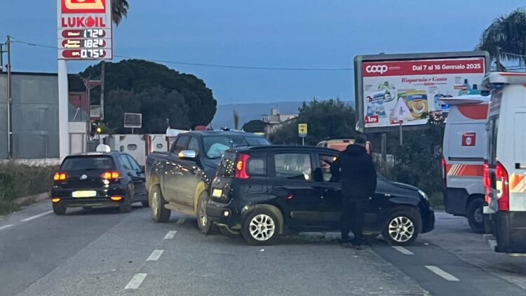 Incidente stradale con tre feriti a Vittoria
