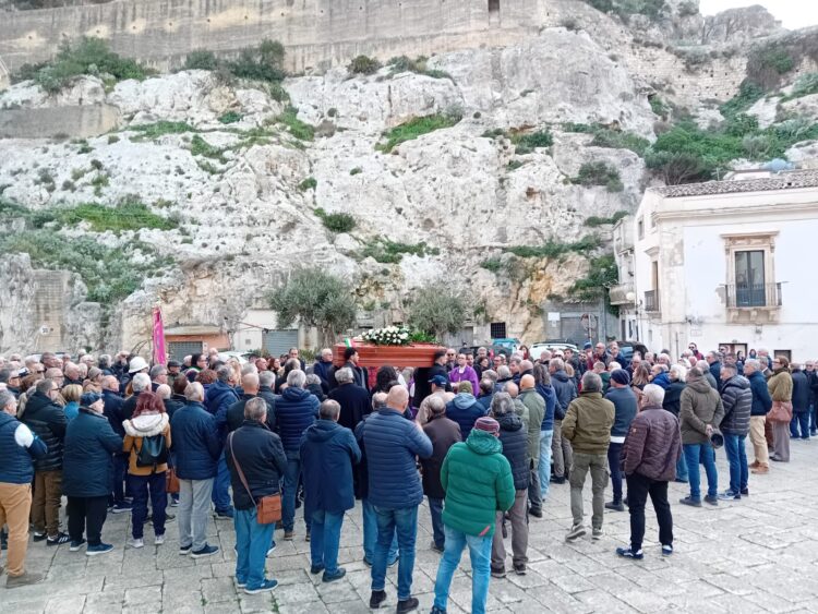 Scicli, celebrati oggi pomeriggio i funerali di Adolfo Padua