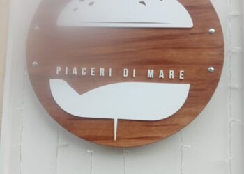 Modica, vandalizzata l’insegna di un locale del centro storico