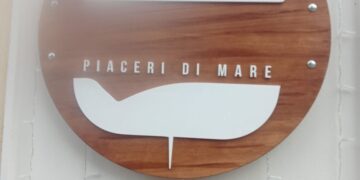Modica, vandalizzata l’insegna di un locale del centro storico