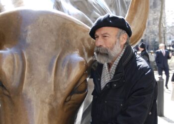 La città di Vittoria commemora la scomparsa di Arturo Di Modica