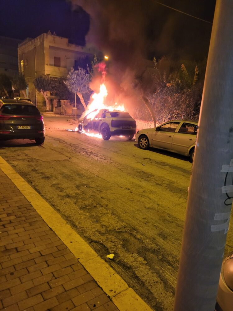 Pozzallo, quinta auto in fiamme nel giro di poche settimane. Ormai è emergenza