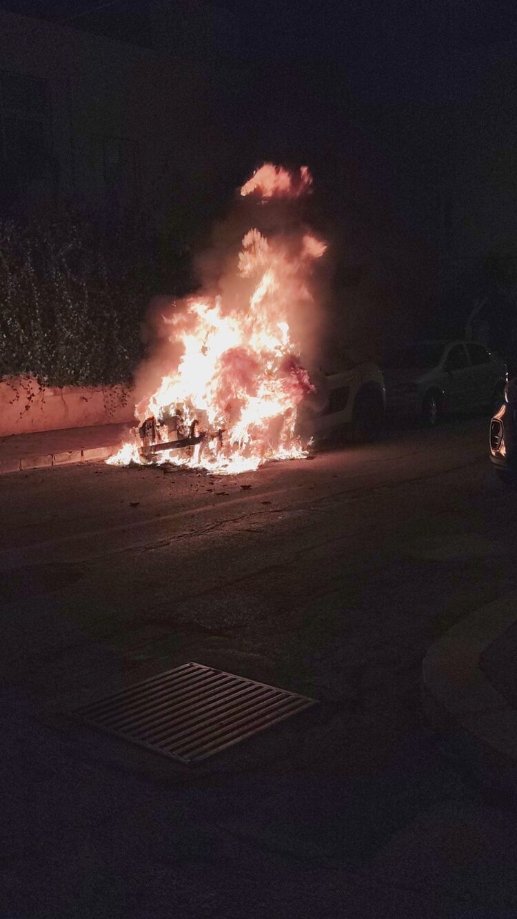 Pozzallo, quinta auto in fiamme nel giro di poche settimane. Ormai è emergenza