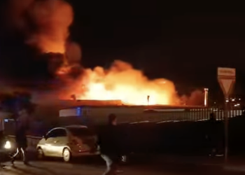 Ragusa, a fuoco il Bon alle porte della città