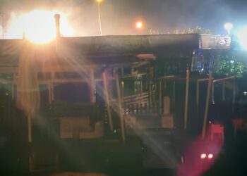 Ragusa, il Bon è quasi del tutto distrutto dopo l’incendio di ieri notte