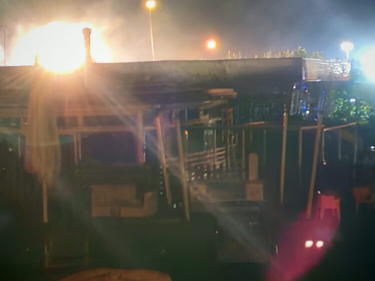 Ragusa, il Bon è quasi del tutto distrutto dopo l’incendio di ieri notte