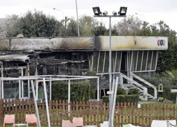 L’incendio al Bon, locale posto sotto sequestro