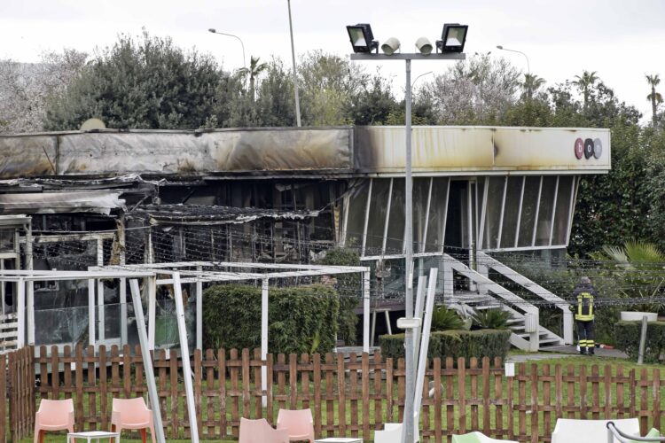 L’incendio al Bon, locale posto sotto sequestro