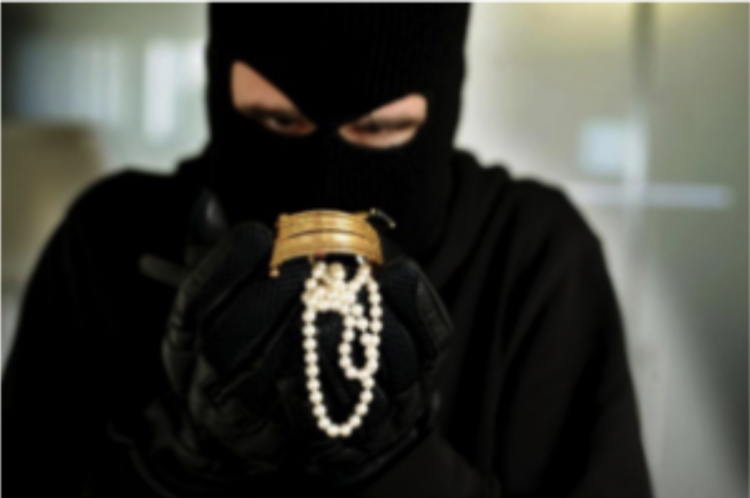 Modica, ladri in azione ai danni di un Compro oro in via Sacro Cuore