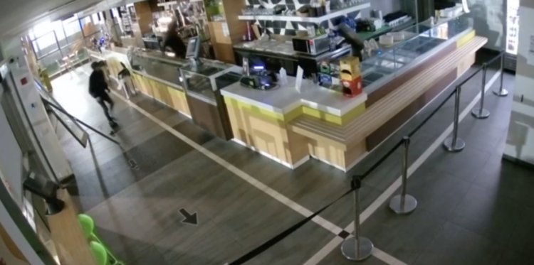 Ispica, il furto con spaccata. Almeno tre i malviventi in azione