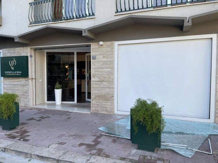 Comiso e il furto con spaccata, l’arrestato è un 27enne originario di Enna ma residente a Pozzallo