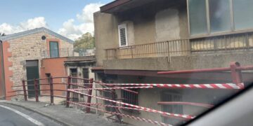Modica, auto finisce fuori strada e precipita nella scarpata: illeso automobilista 20enne
