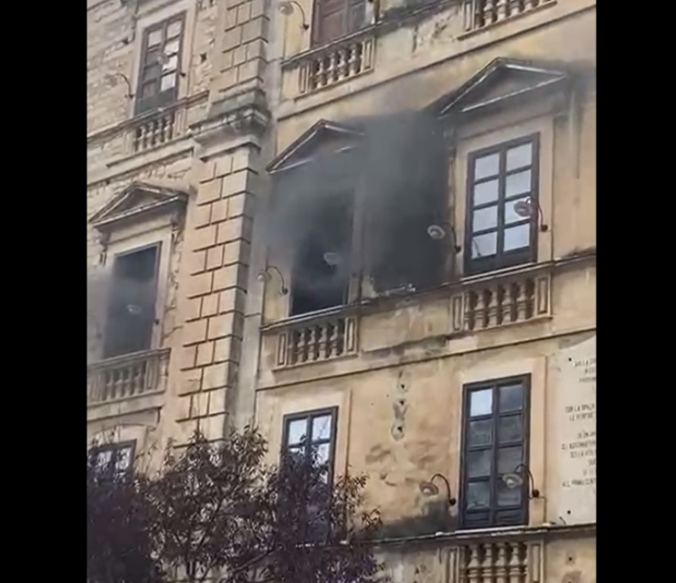 Modica, incendio al liceo classico. Evacuate le classi