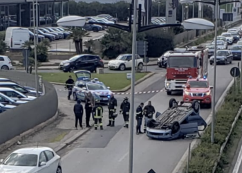 Incidente stradale sulla Ragusa mare, auto si ribalta. Ci sono feriti
