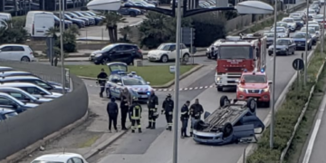 Incidente stradale sulla Ragusa mare, auto si ribalta. Ci sono feriti
