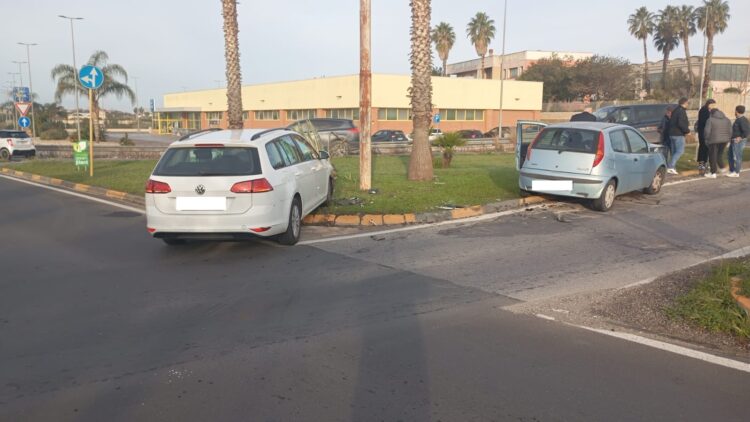 Vittoria, scontro tra due auto. Ferita una donna