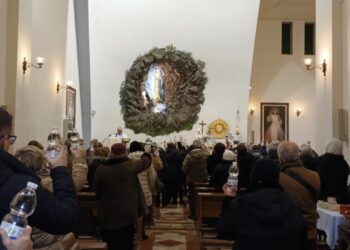 Ragusa e le 15 visite alla Madonna di Lourdes, ieri sera la benedizione dell’acqua