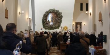 Ragusa e le 15 visite alla Madonna di Lourdes, ieri sera la benedizione dell’acqua